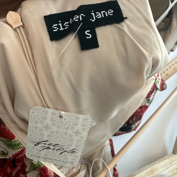 NWT SISTER JANE SHIRLEY POPPY TAPESTRY DRESS - TAN RED FLORAL Sz Small - Picture 9 of 16